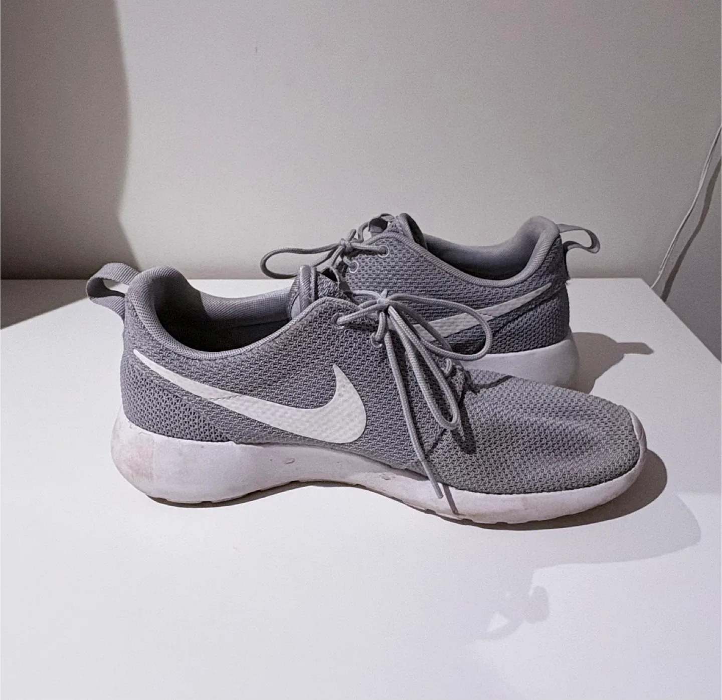 Nike Roshe One Grey Sneakers image indicator(2)