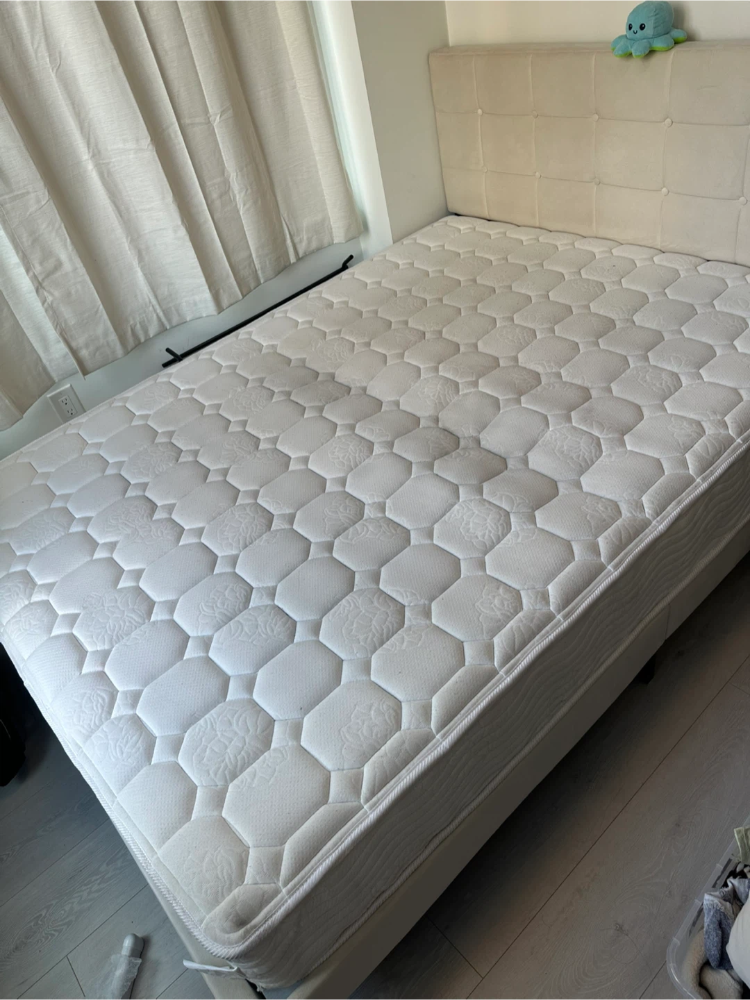 Queen Size Mattress - photo 3