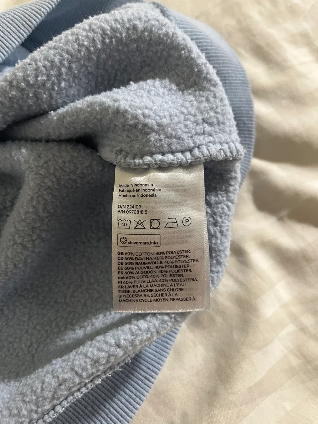 H&M Essentials Relaxed Fit Crewneck - Size S image indicator(5)