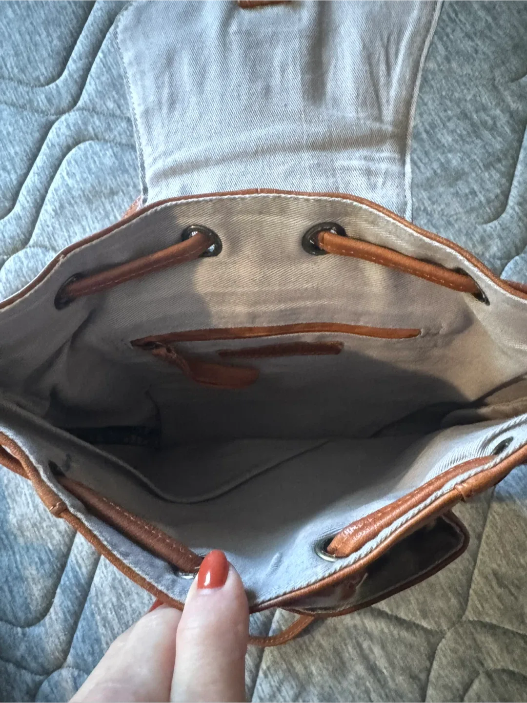 Day & Mood Leather Backpack image indicator(4)