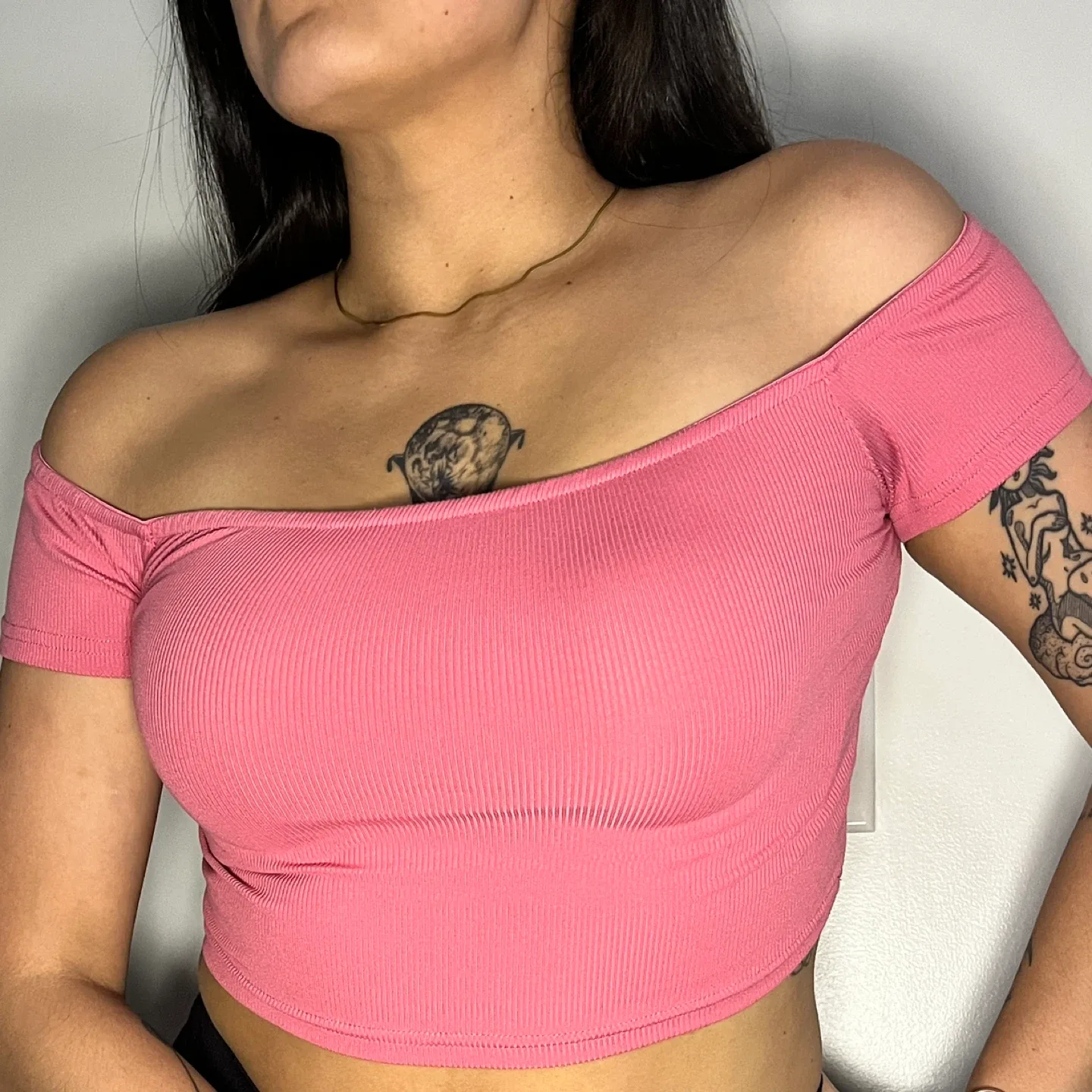 Pink Off-Shoulder Crop Top image indicator(3)