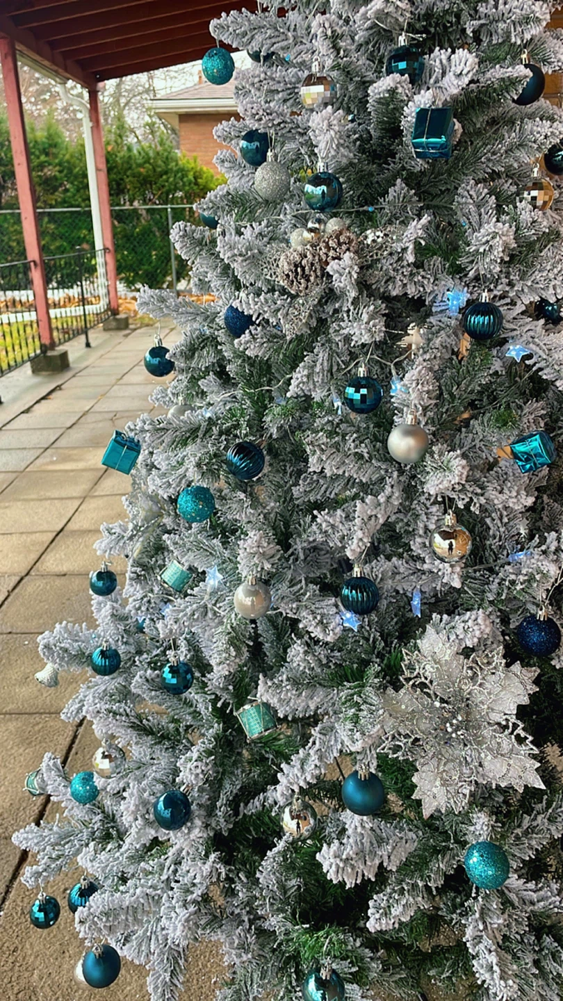 Snow-Flocked Christmas Tree – Decor Included! - photo 4
