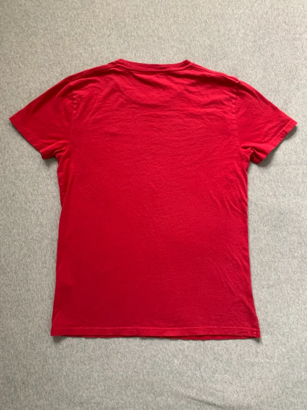 Hollister Red T-Shirt - Men’s Small or Medium image indicator(2)