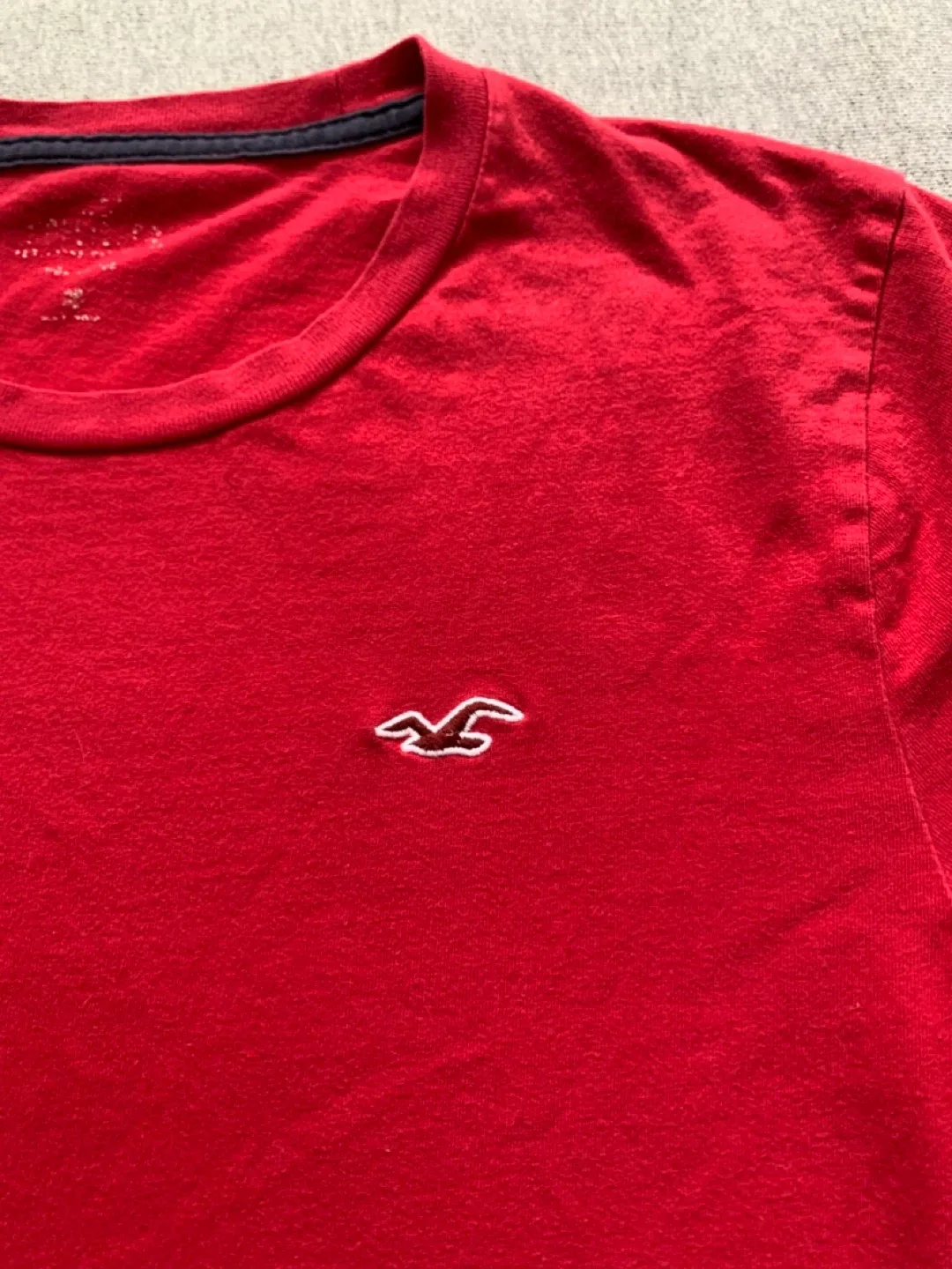 Hollister Red T-Shirt - Men’s Small or Medium image indicator(3)