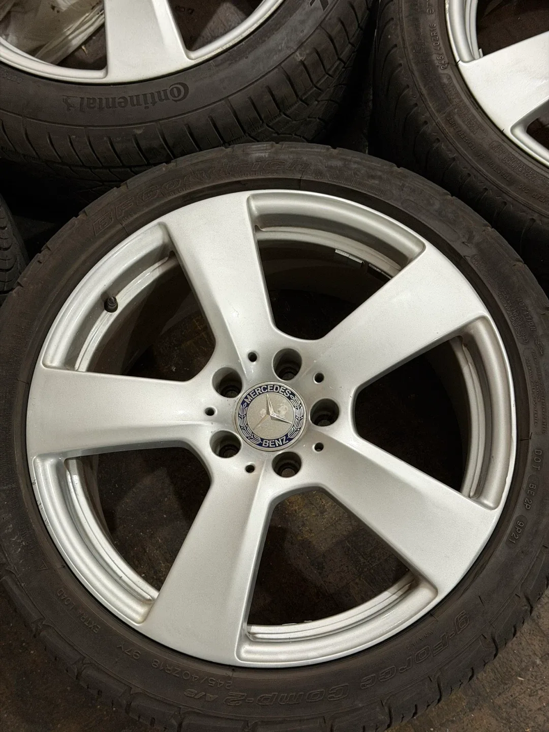 Mercedes-Benz Silver Rims & Tires - Set of 4 image indicator(5)