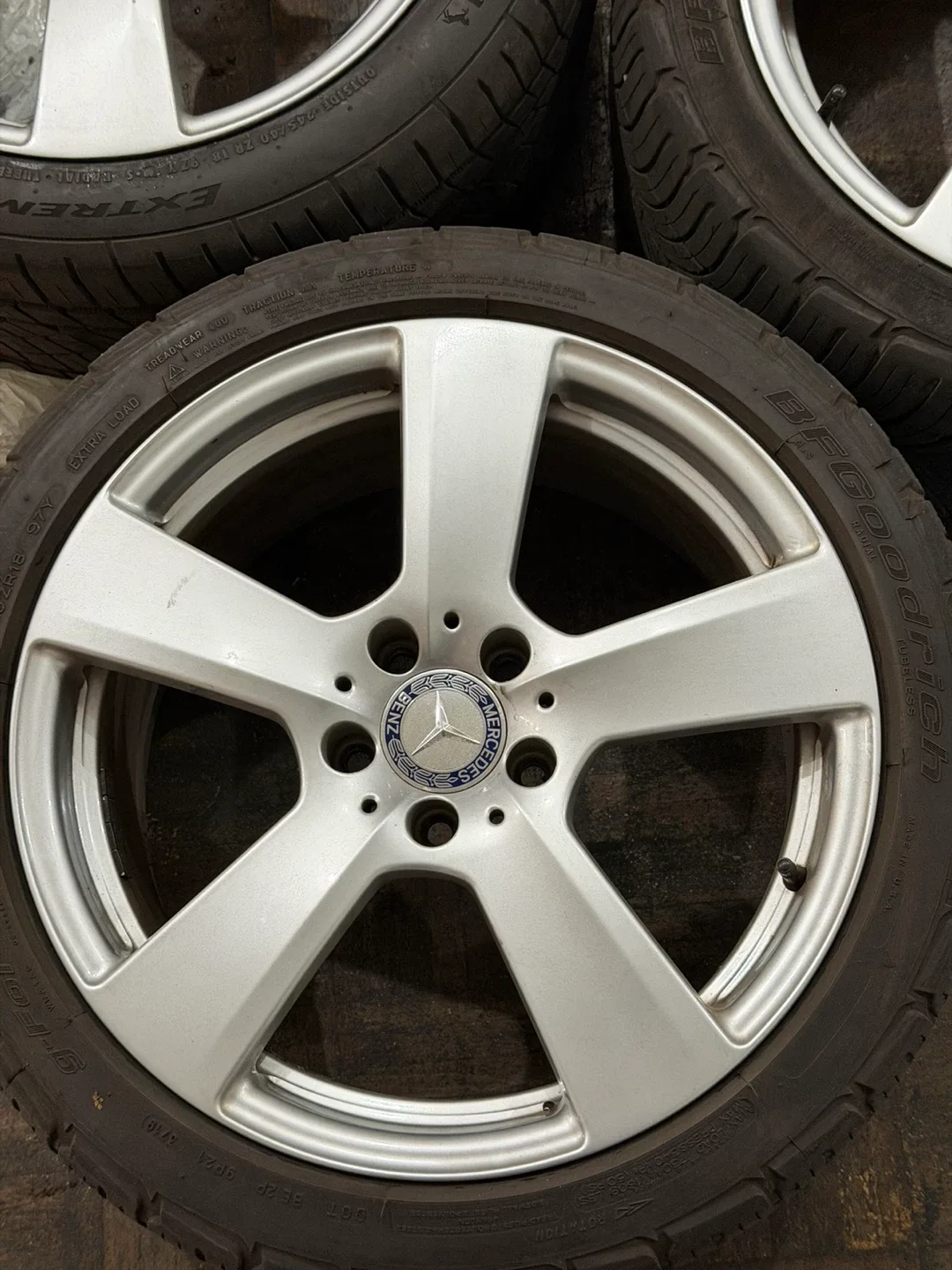 Mercedes-Benz Silver Rims & Tires - Set of 4 image indicator(4)