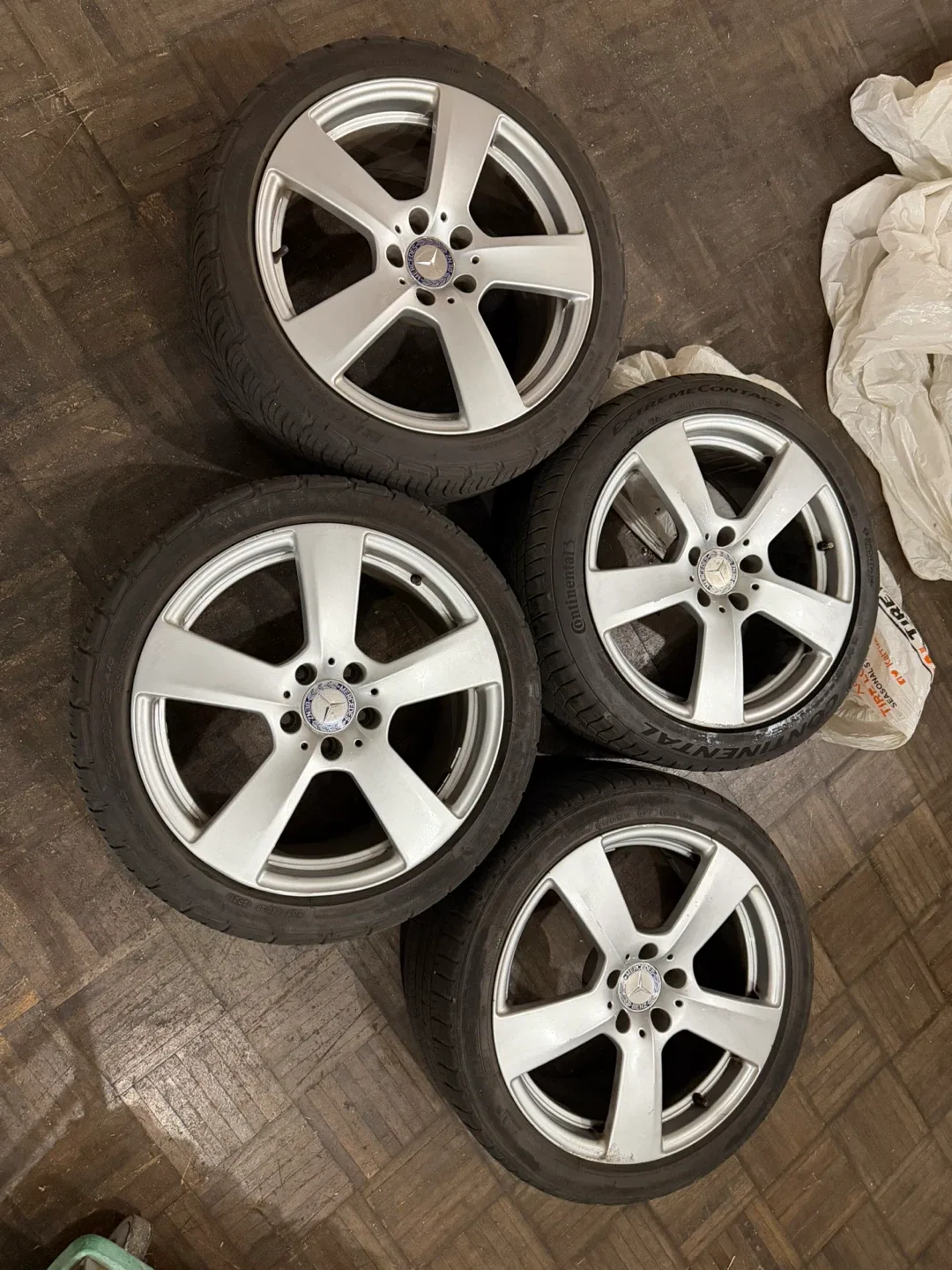 Mercedes-Benz Silver Rims & Tires - Set of 4 image indicator(6)