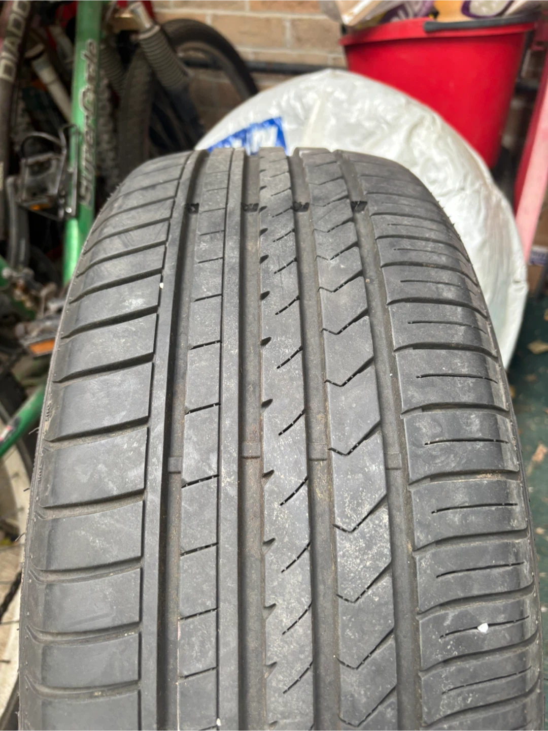Winrun R330 All Season Tire - 225/50ZR18 95W - photo 4
