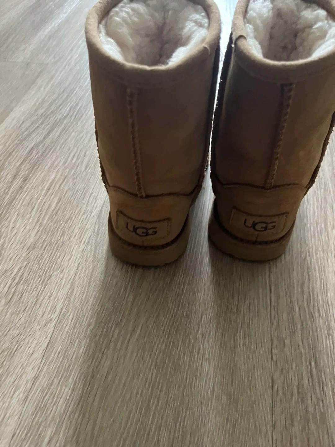 UGG Kids Classic Short Boots - Size 7 image indicator(3)
