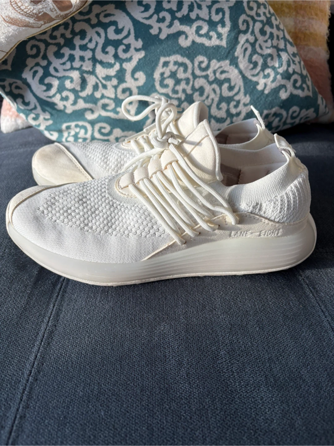 White Sneakers Size Women’s 9. #thirftypicks - photo 2