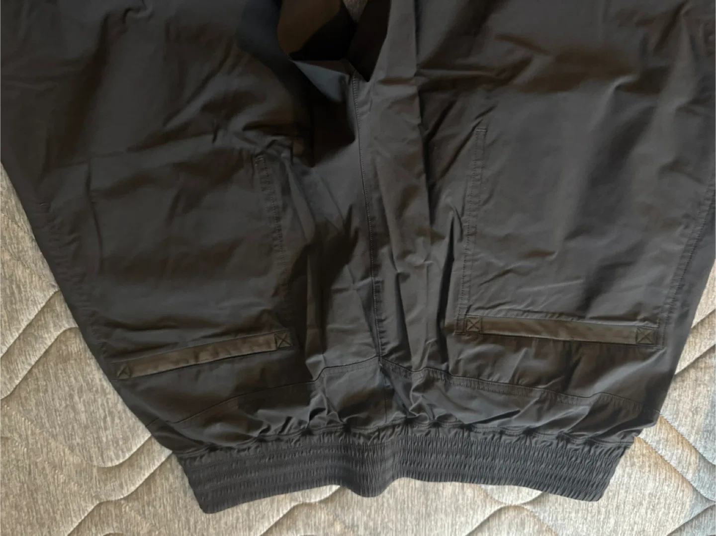 Lululemon Black Lined Jogger Pants - Size 10 image indicator(6)