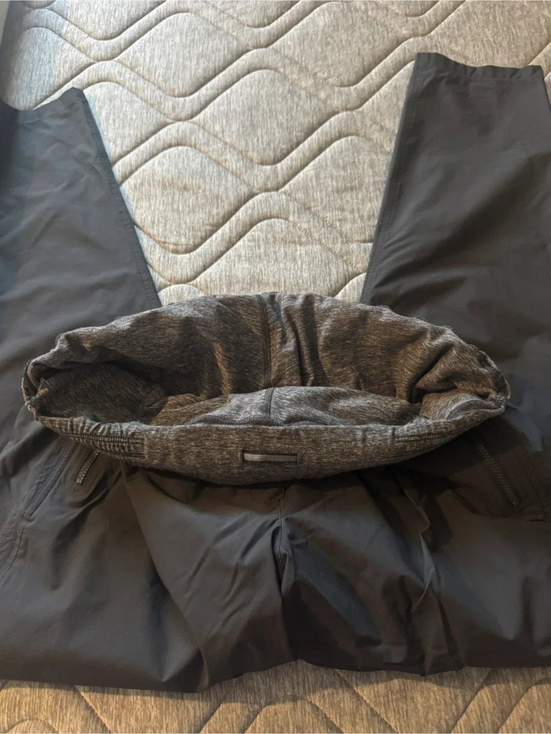 Lululemon Black Lined Jogger Pants - Size 10 image indicator(2)