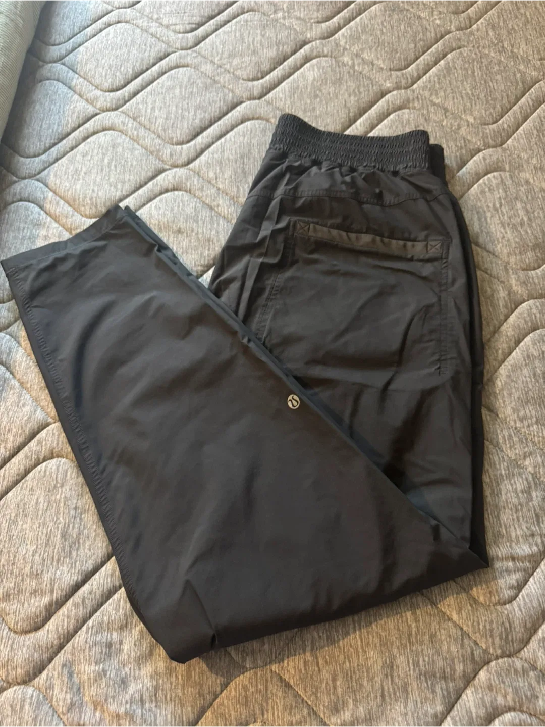 Lululemon Black Lined Jogger Pants - Size 10 image indicator(3)
