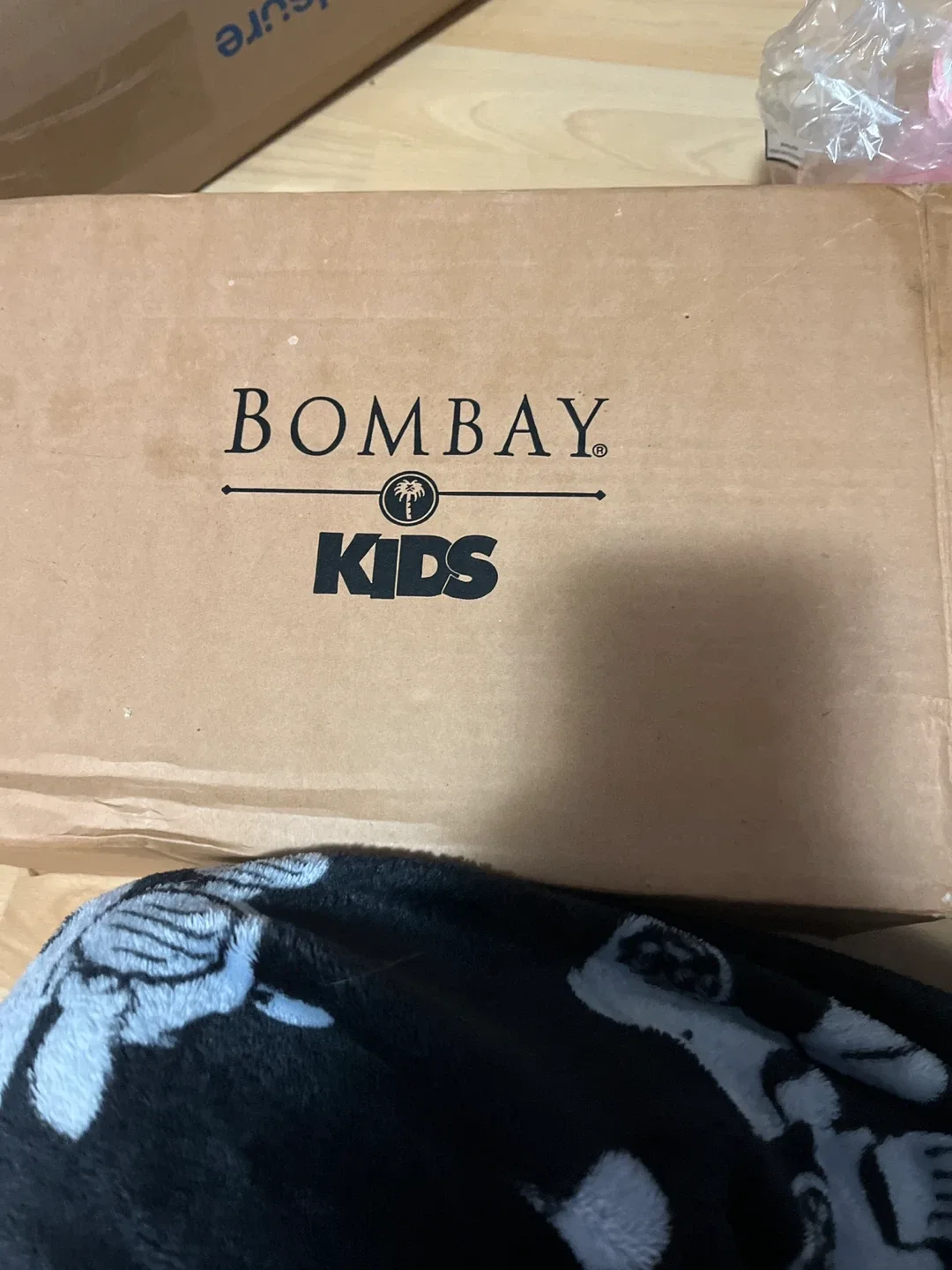 6 pack Bombay Kids Pink Lamp Shades -  New in Box image indicator(4)