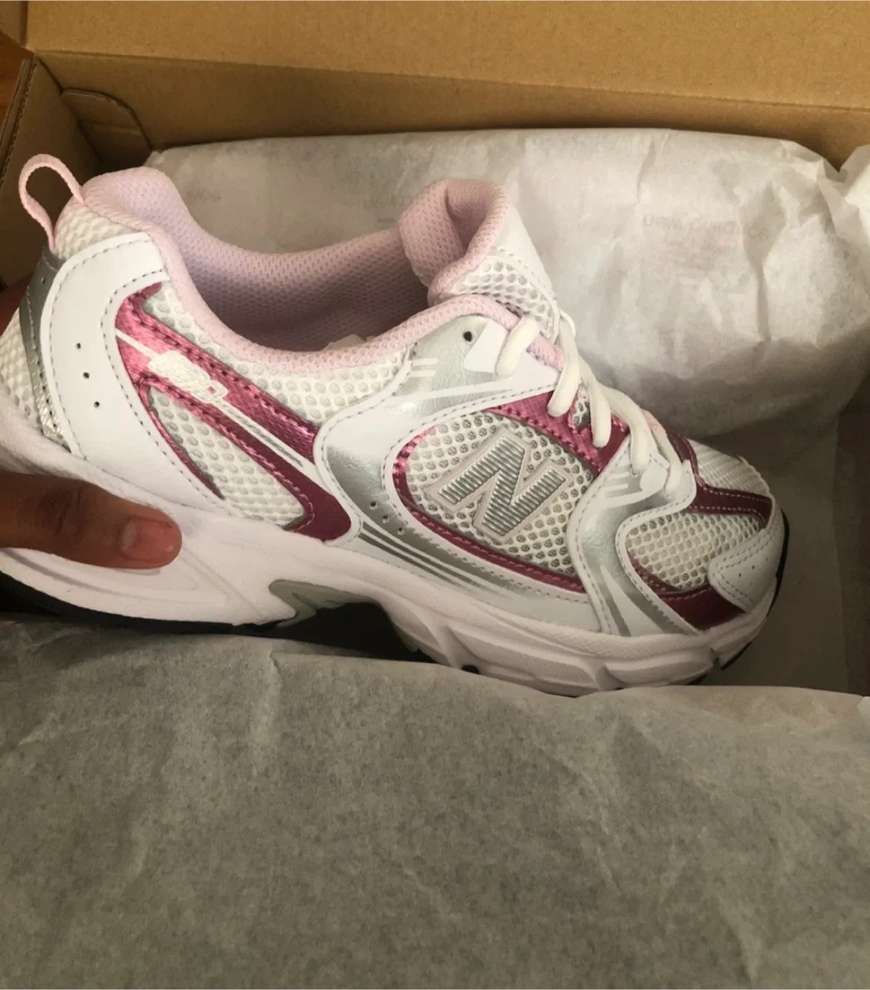 New Balance 530 White/Pink US Kids 4 image indicator(2)