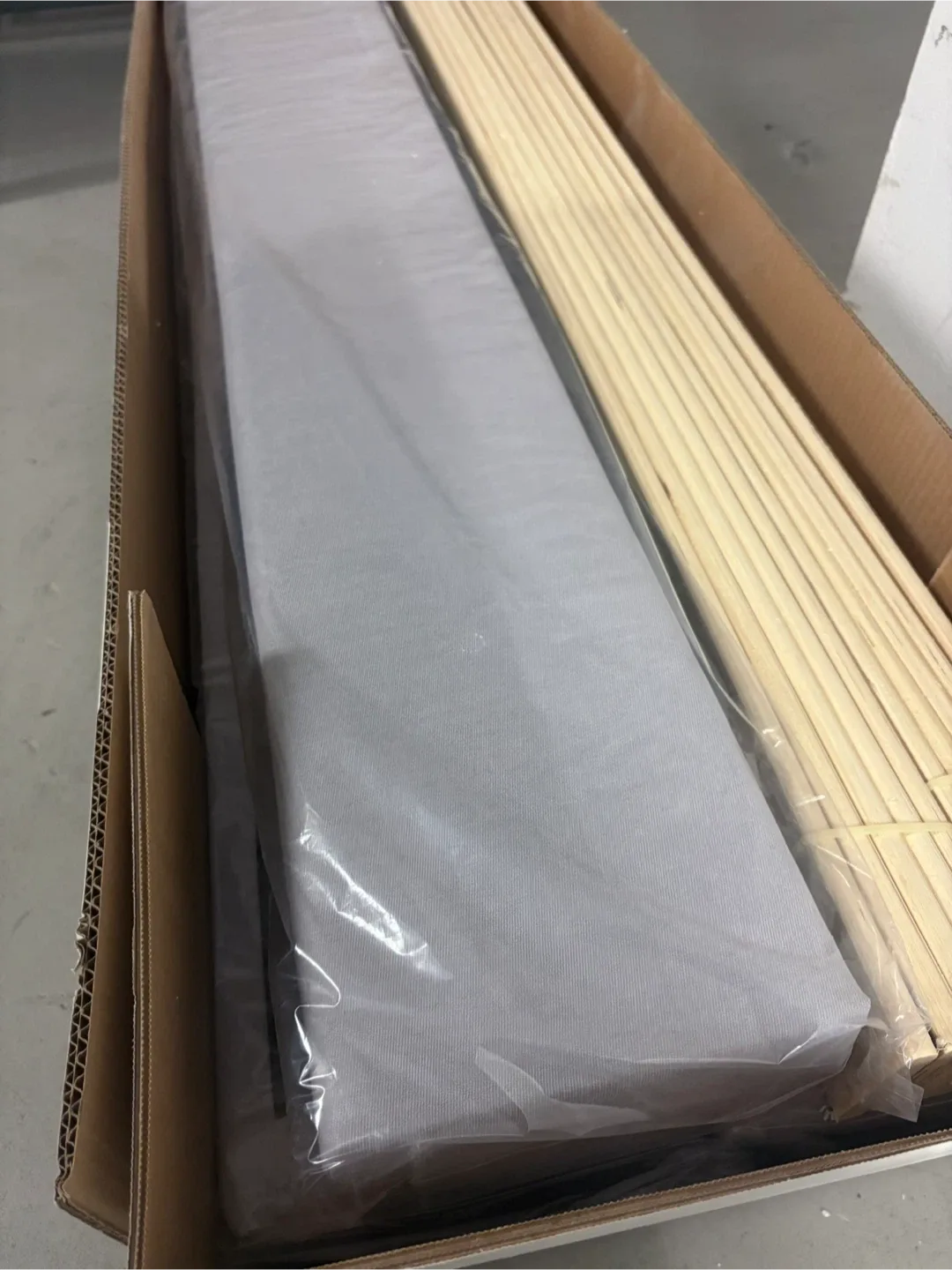 Queen size bed frame [Never Used] image indicator(6)