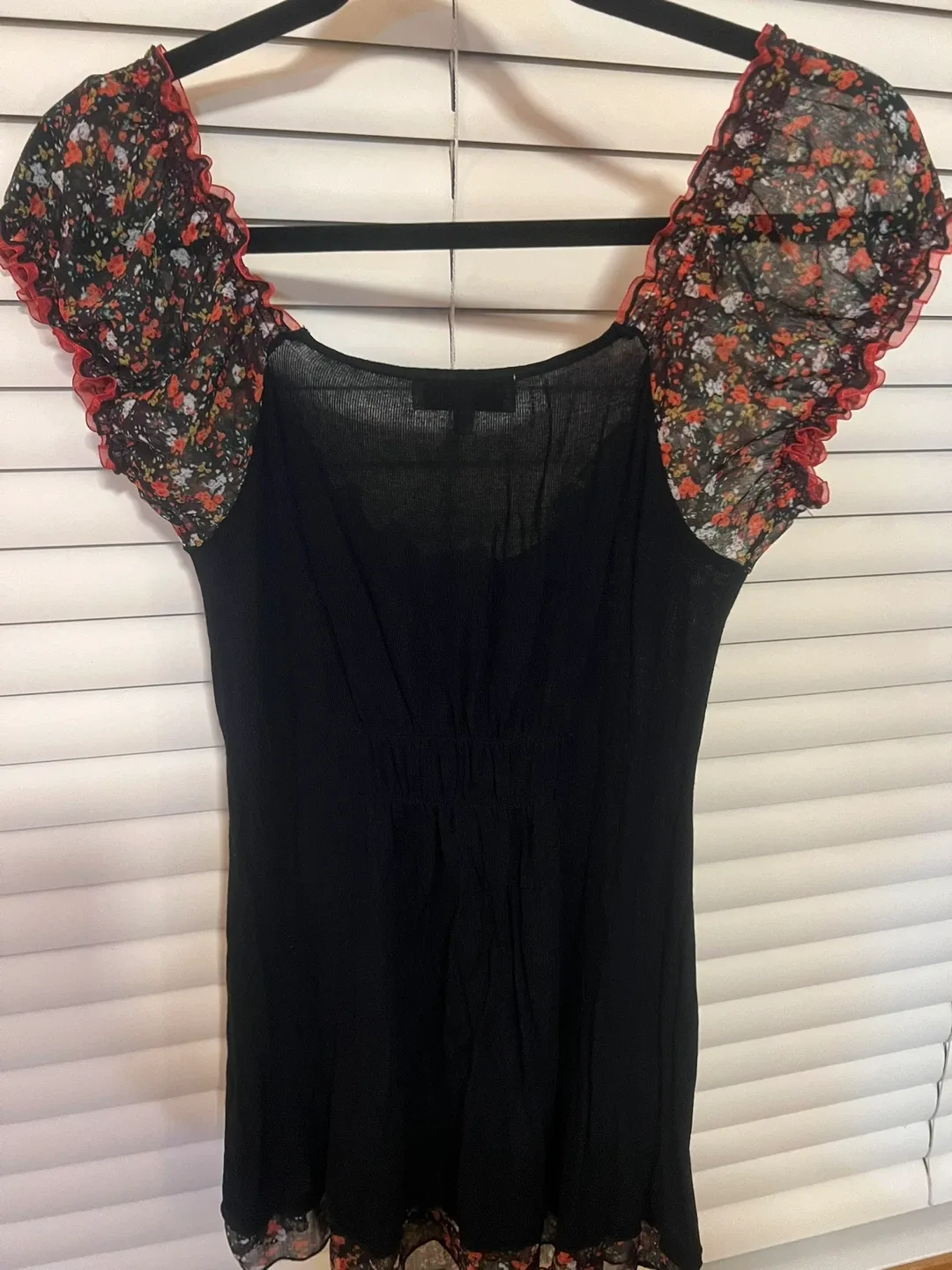 Lady Dutch Black Floral Top - Size M/M image indicator(3)