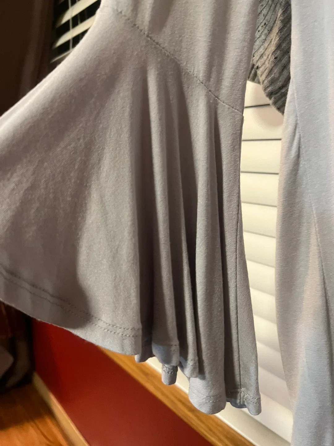 Lily Morgan Bell Sleeve Top - Size M/M image indicator(5)