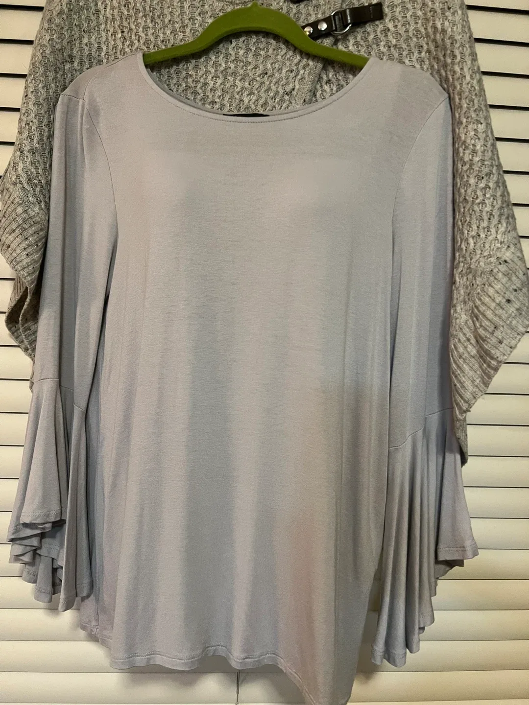 Lily Morgan Bell Sleeve Top - Size M/M image indicator(2)