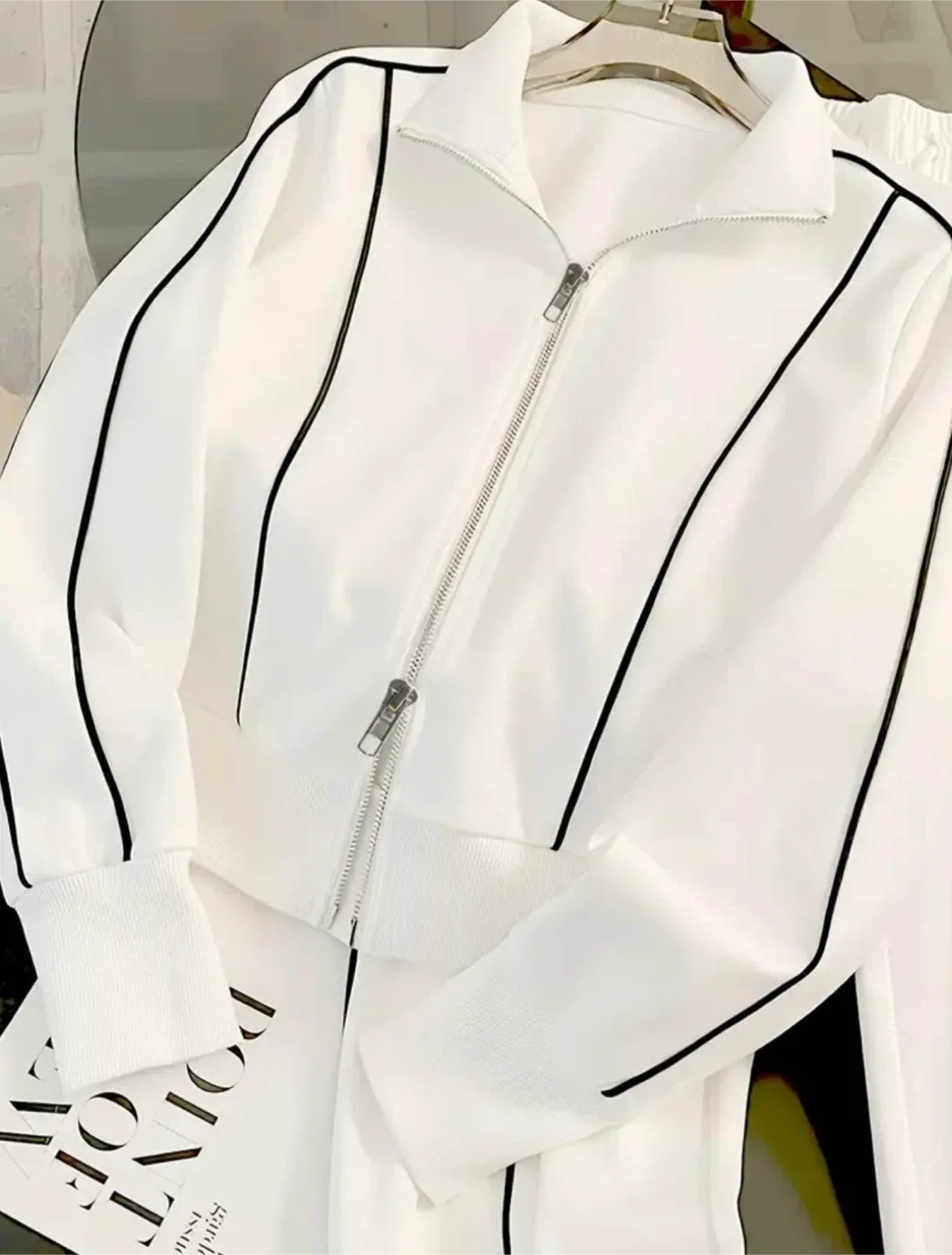 White Tracksuit with Black Stripes - Size M image indicator(4)