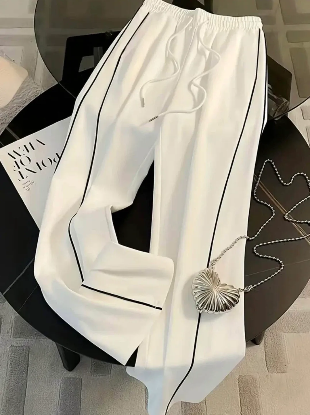 White Tracksuit with Black Stripes - Size M image indicator(5)