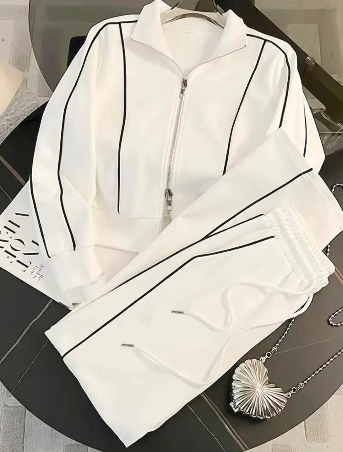 White Tracksuit with Black Stripes - Size M image indicator(3)