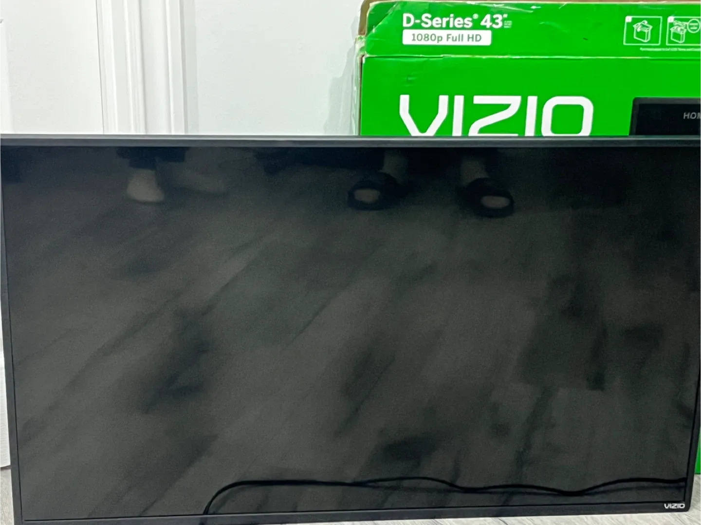 Vizio D-Series 43" 1080p Full HD TV image indicator(2)