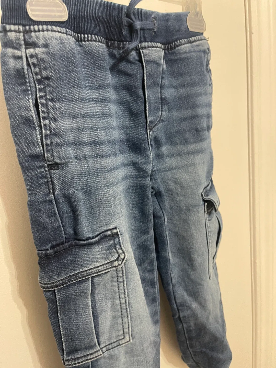 Boys 4T  soft cargo jeans H&M image indicator(2)