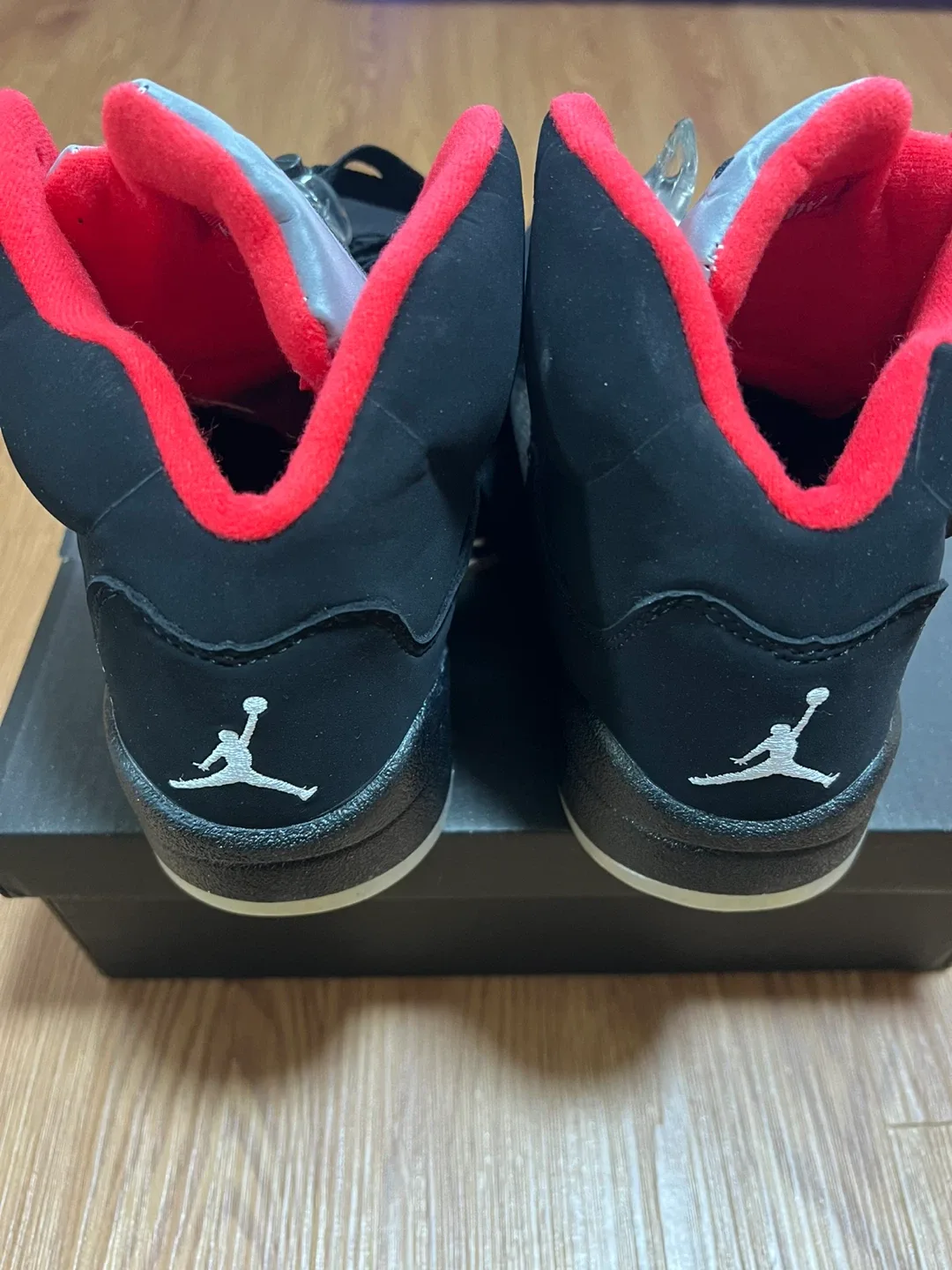 Air Jordan 5 Retro Supreme Black image indicator(6)