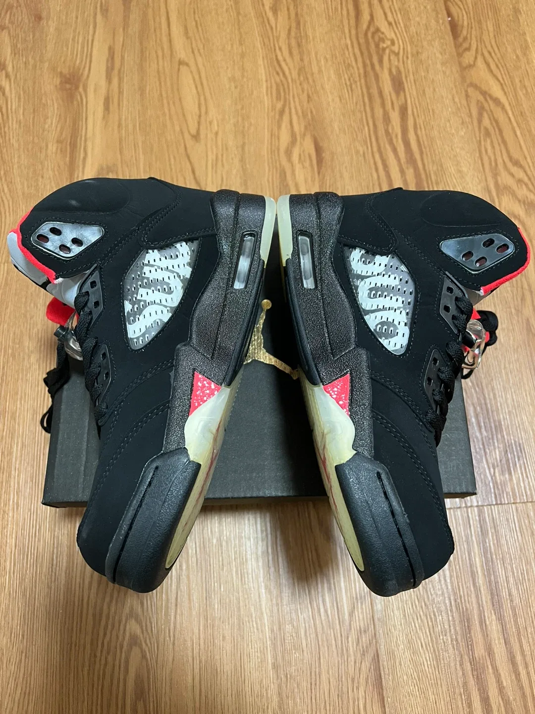 Air Jordan 5 Retro Supreme Black image indicator(4)