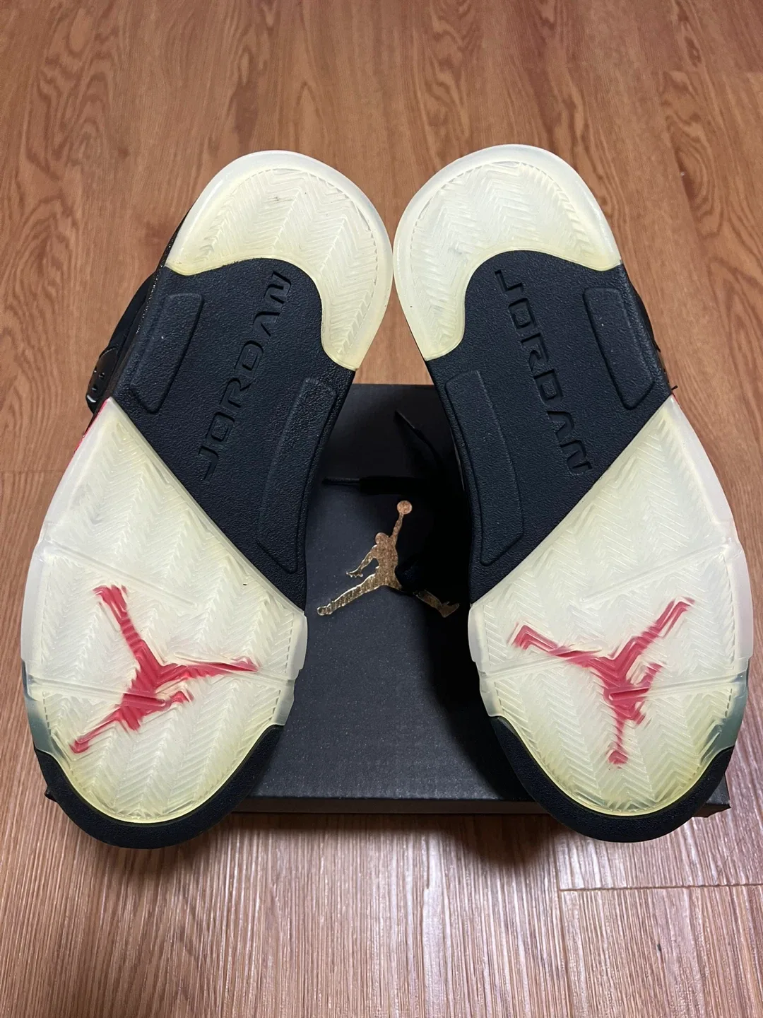 Air Jordan 5 Retro Supreme Black image indicator(7)