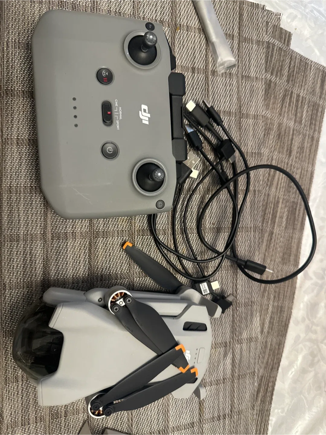 DJI Mini 3 Drone - Like New! image indicator(2)