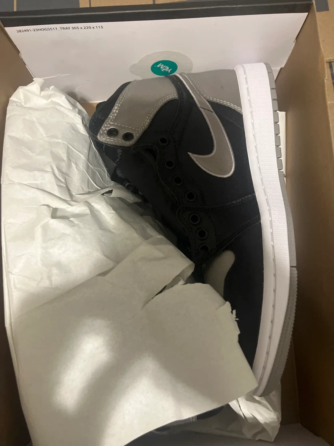 Nike Air Jordan 1 Retro HI OG, Women's 7.5 image indicator(2)