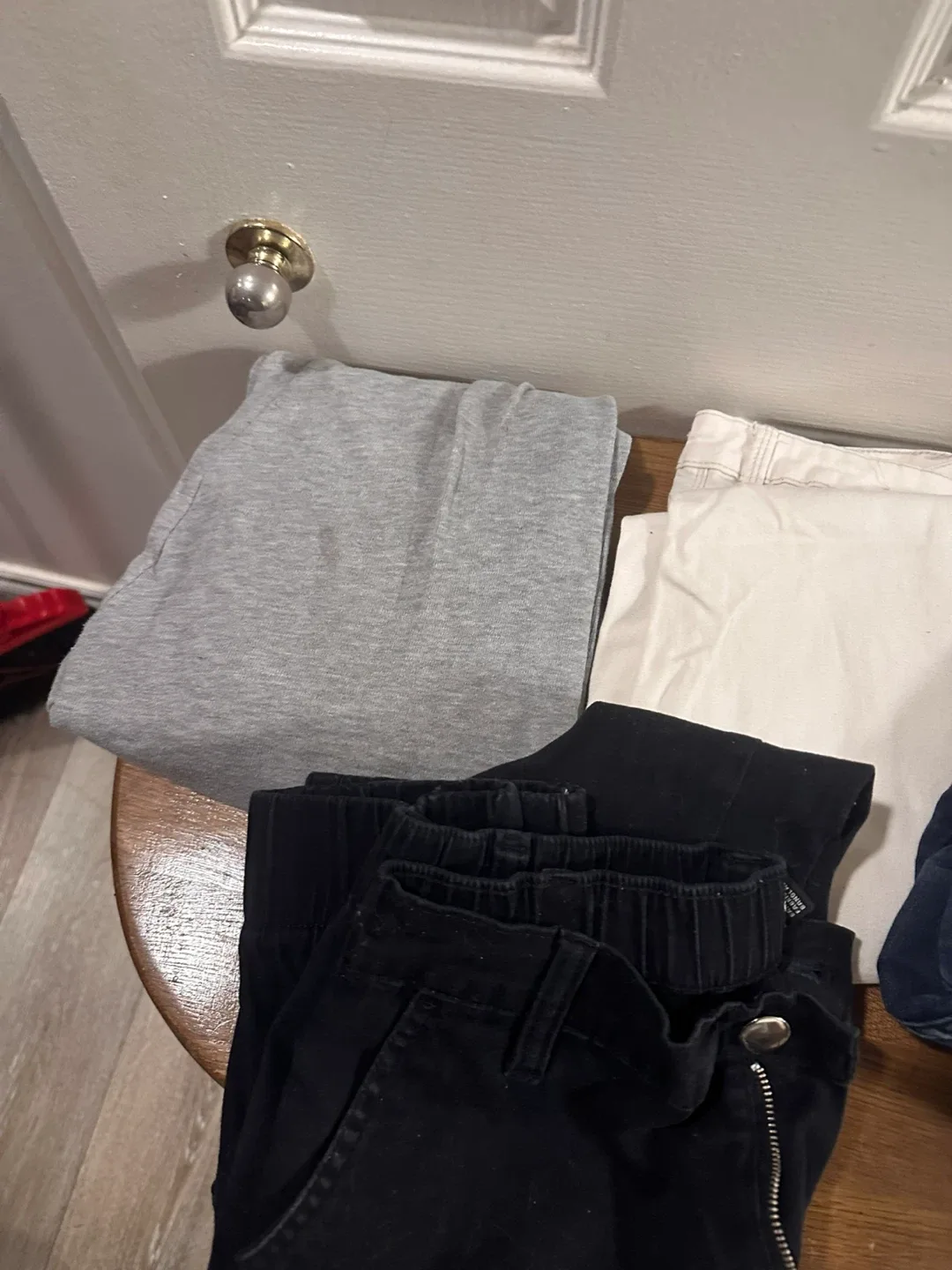 4 Assorted Pants Bundle image indicator(2)