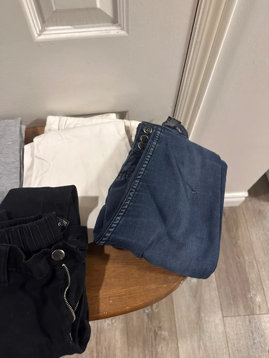 4 Assorted Pants Bundle image indicator(3)