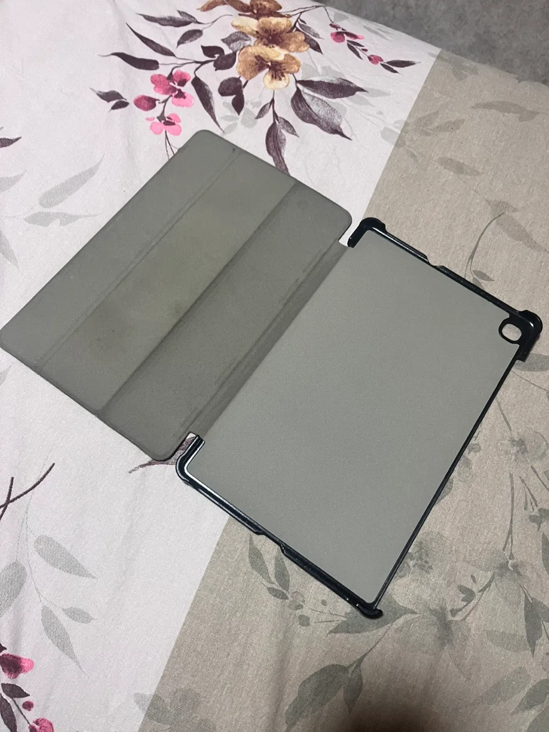 Samsung Galaxy Tab S6 lite with S Pen image indicator(4)