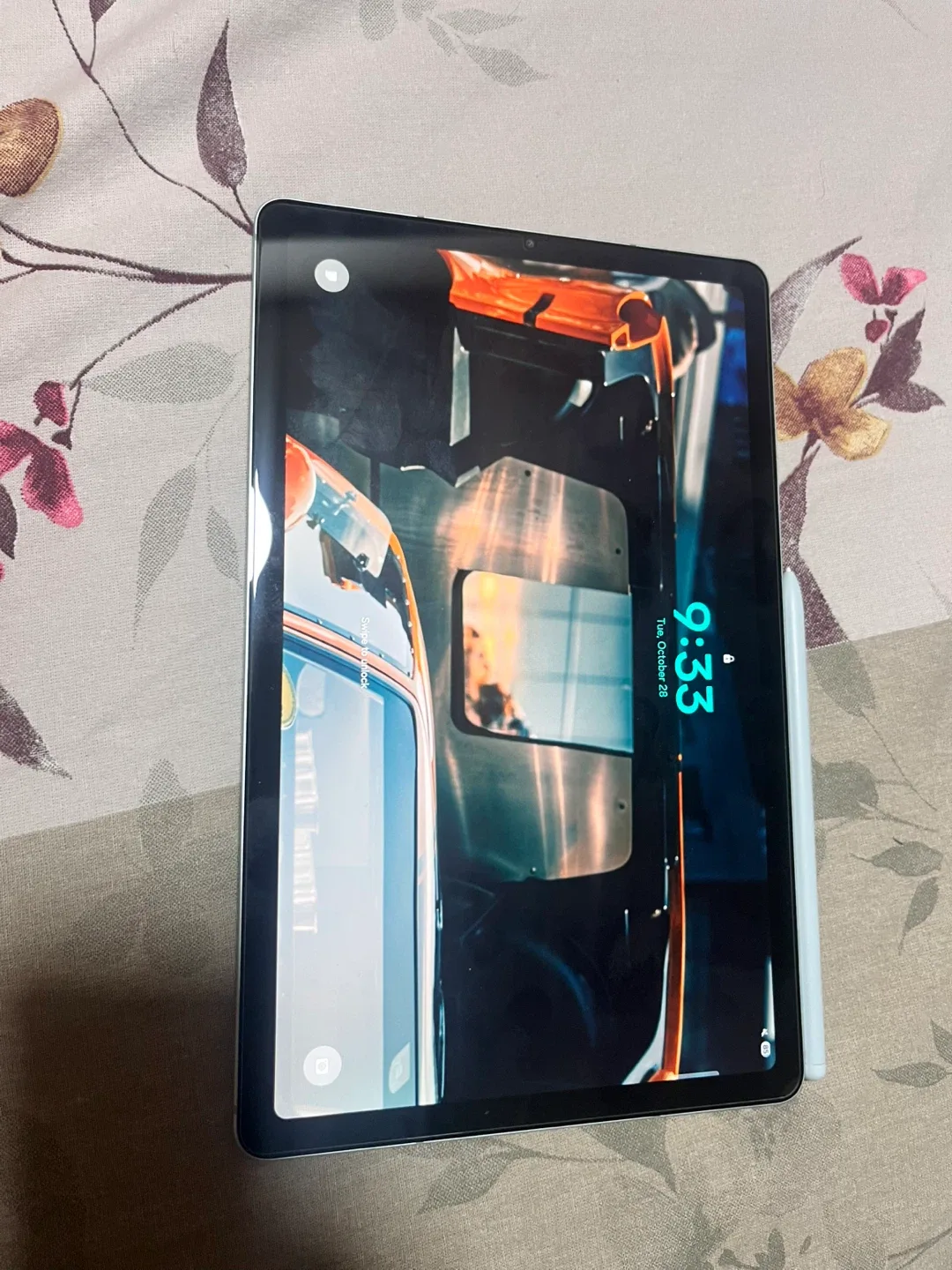 Samsung Galaxy Tab S6 lite with S Pen image indicator(2)