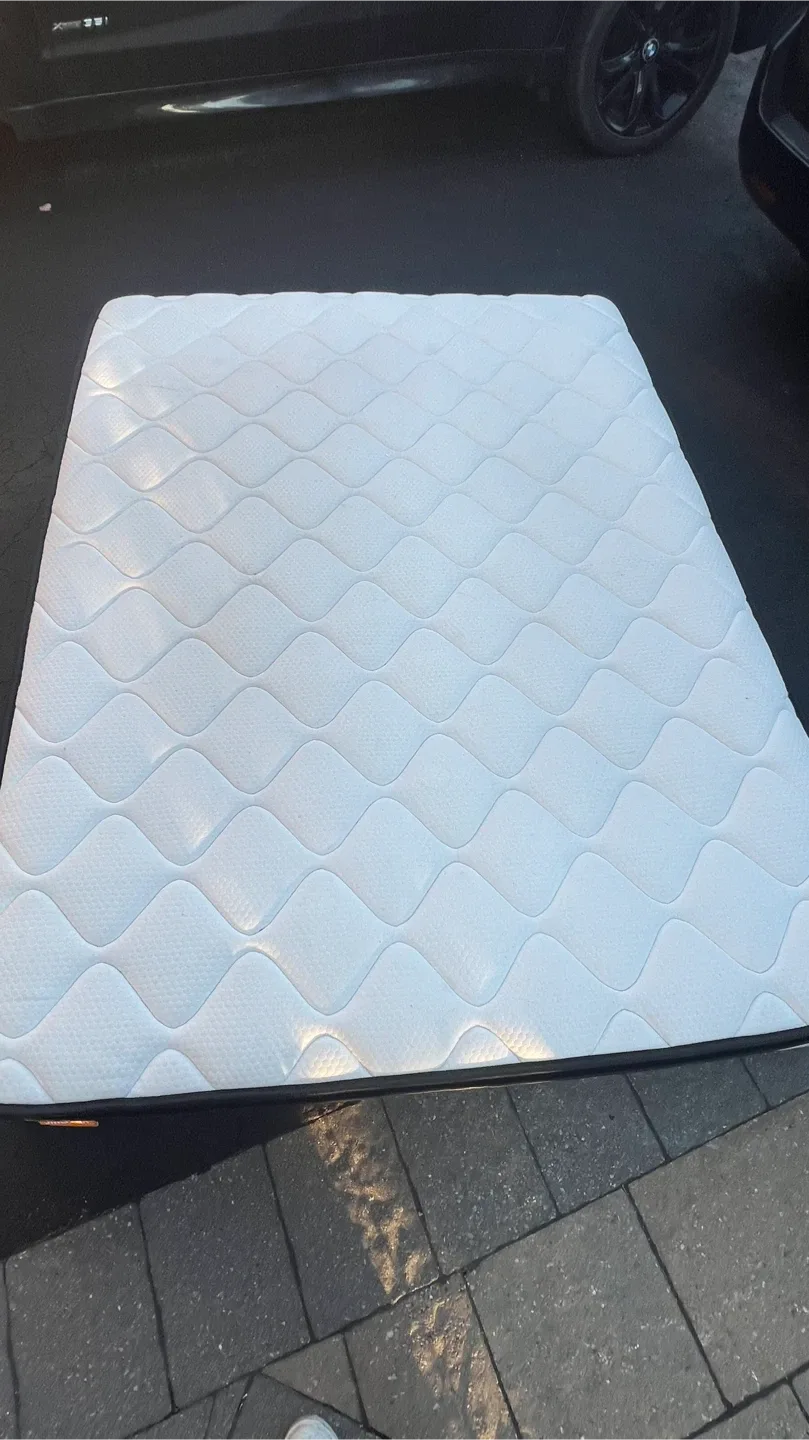 Queen size White Mattress thumbnail