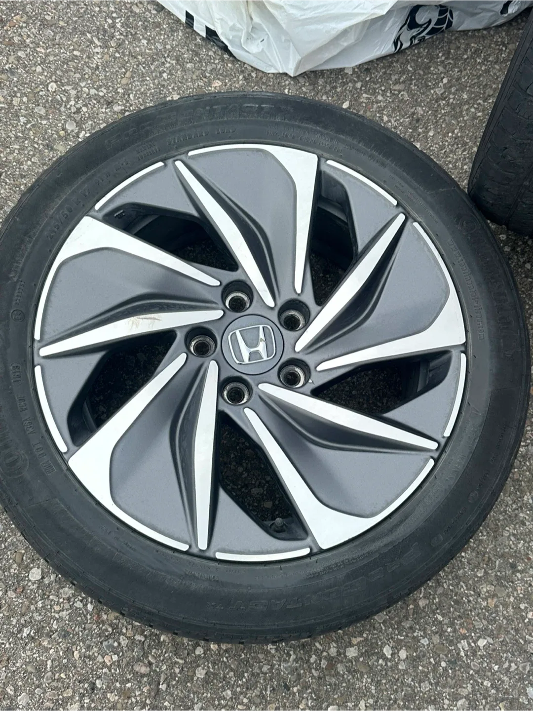 Honda 215/50 R17 Tire & Rim image indicator(3)