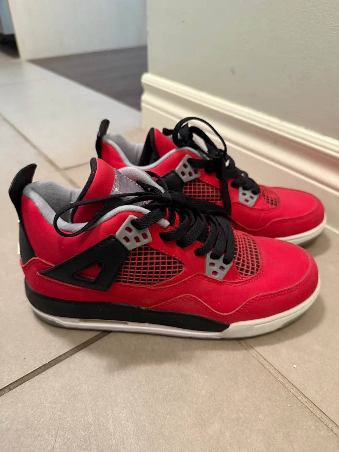 Jordan 4 Retro Red Thunder Size 6.5Y image indicator(2)