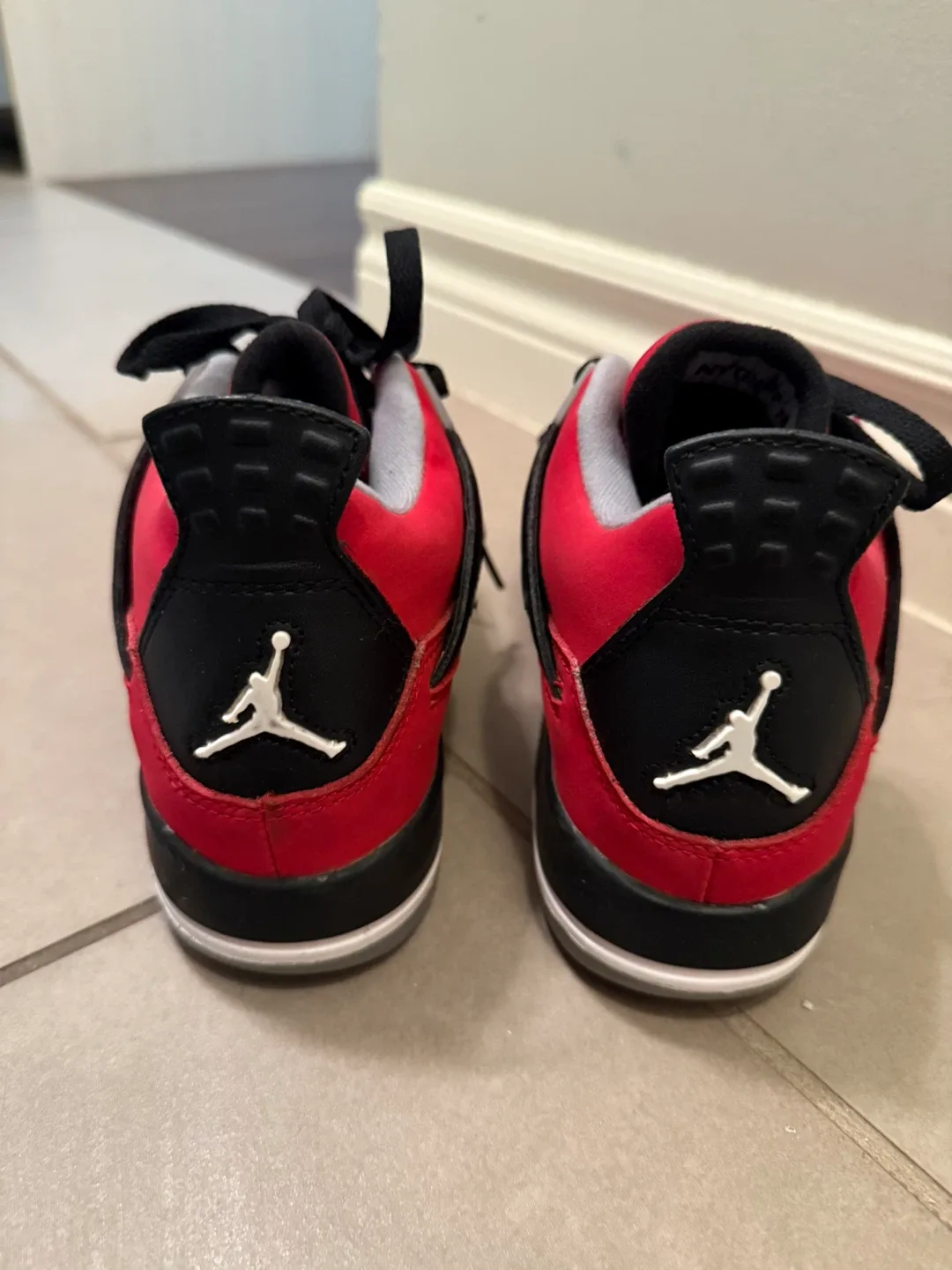 Jordan 4 Retro Red Thunder Size 6.5Y image indicator(3)