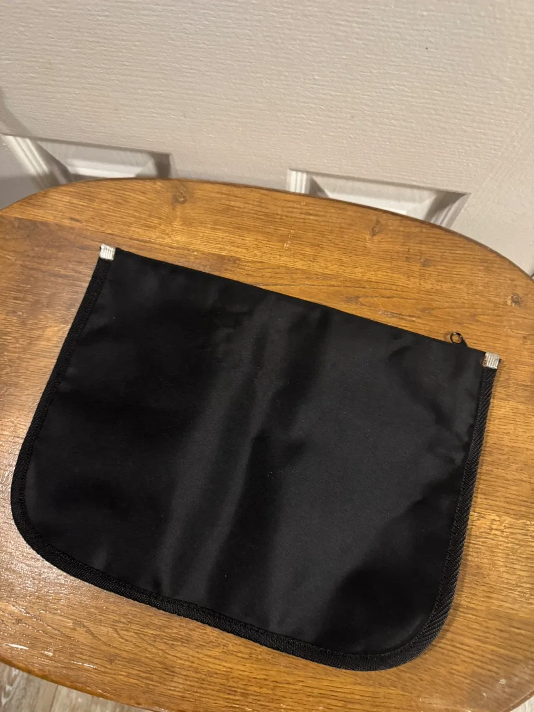 SOHO Black Pouch image indicator(2)