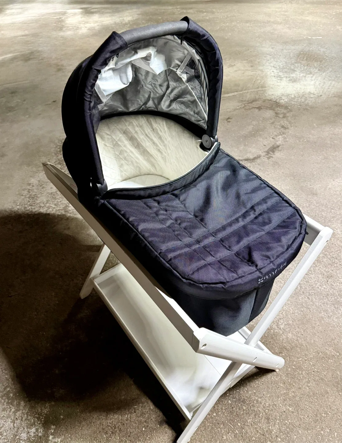 Ubppababy Bassinet and Stand