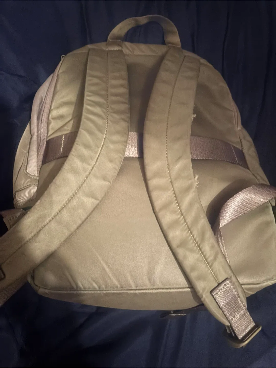 Lululemon Backpack image indicator(2)