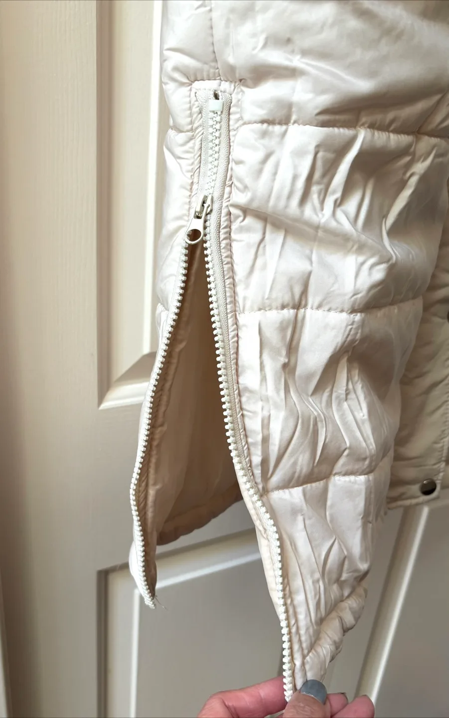 Hooded Puffer Vest - Cotton/Polyester image indicator(3)