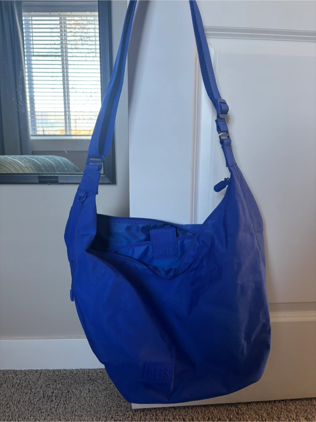BÉIS The Crescent Catchall Sling Bag - Blue