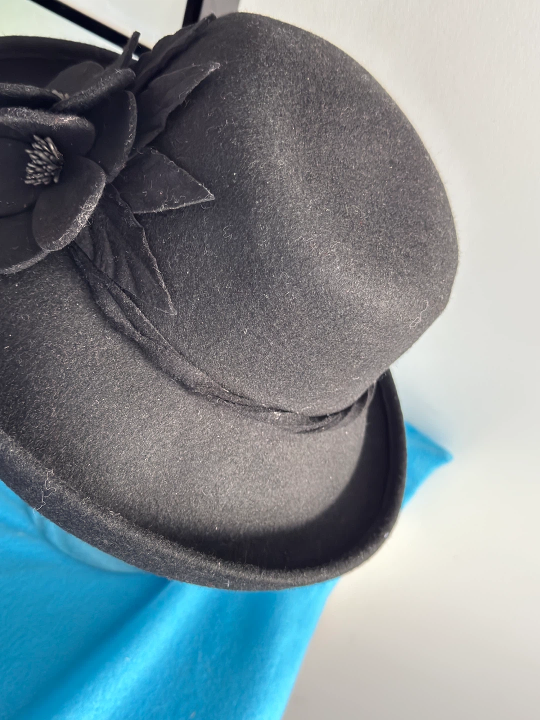 Black Wool Hat with Flower Detail - photo 3
