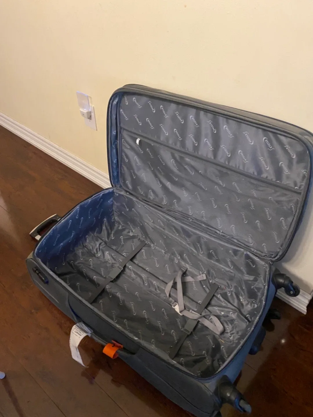 Skystar Grey Rolling Large Suitcase image indicator(2)