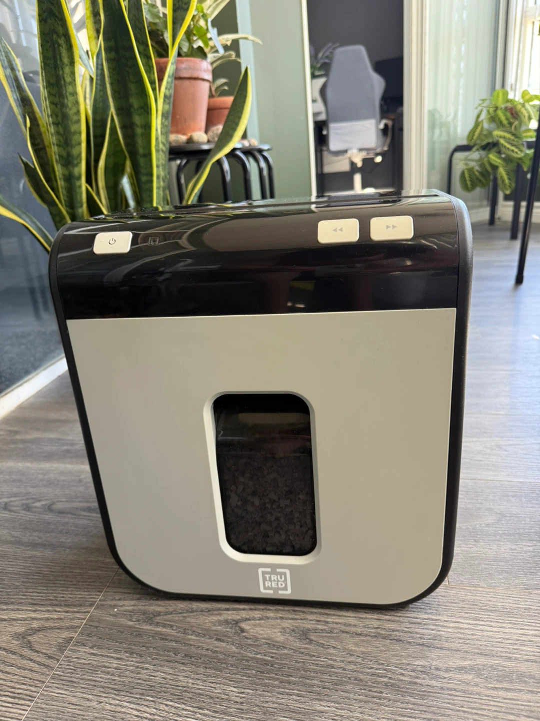 Tru Red 8-Sheet Paper Shredder