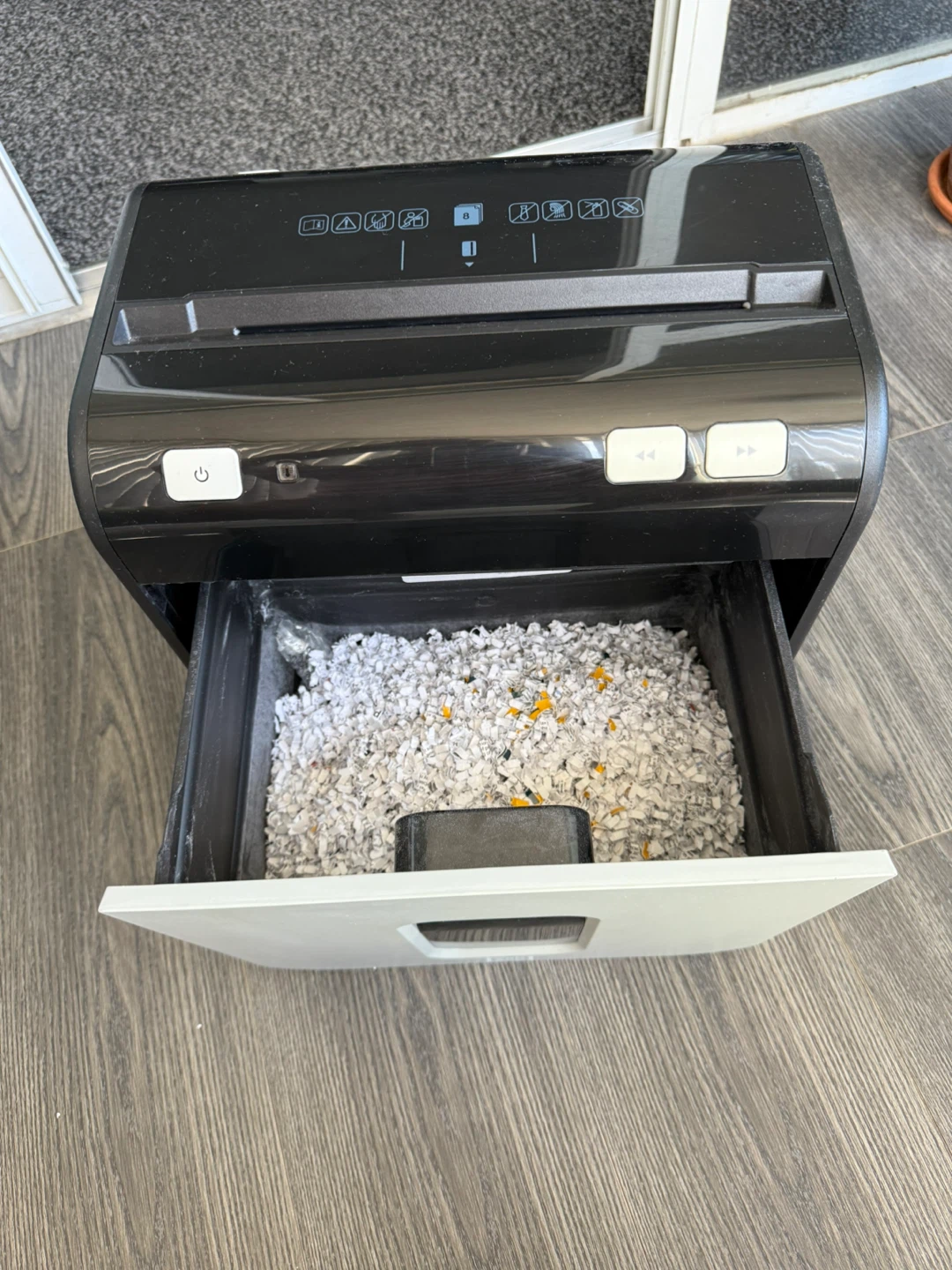 Tru Red 8-Sheet Paper Shredder - photo 3